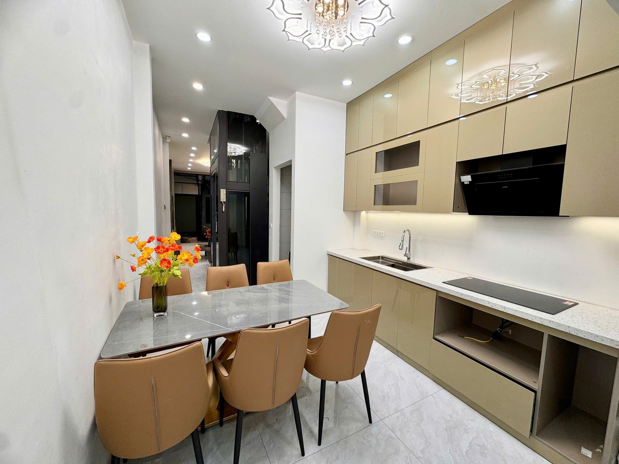bán nhà vạn phúc, gara, thang máy, đủ nội thất, ở ngay 4