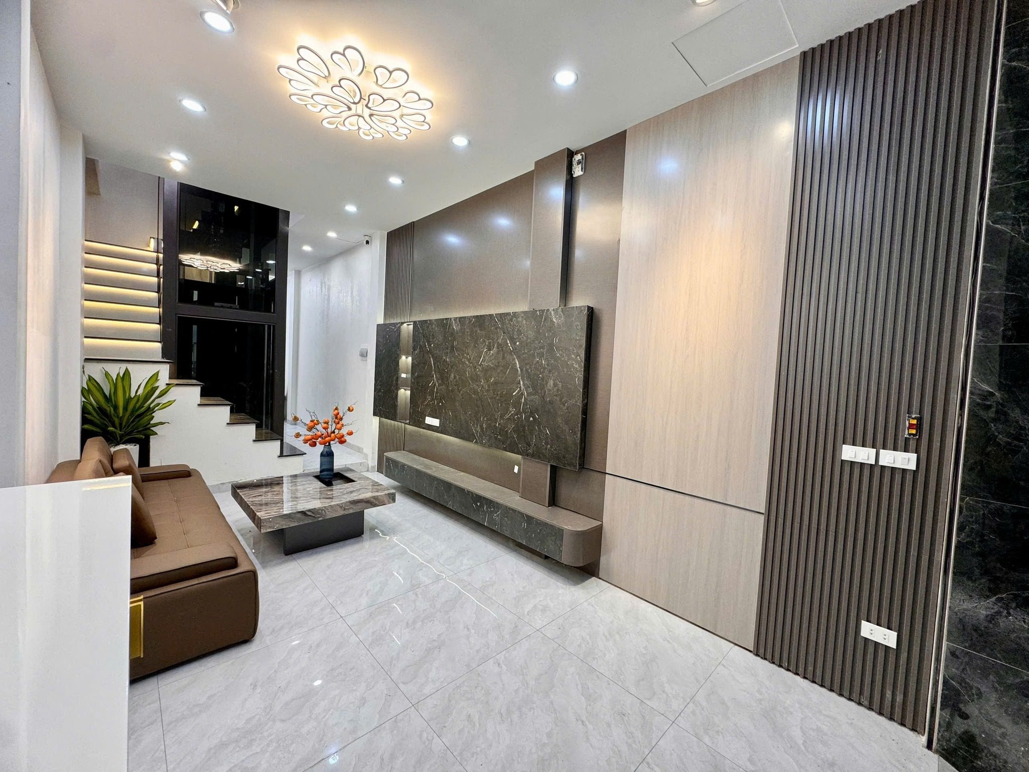 bán nhà vạn phúc, gara, thang máy, đủ nội thất, ở ngay