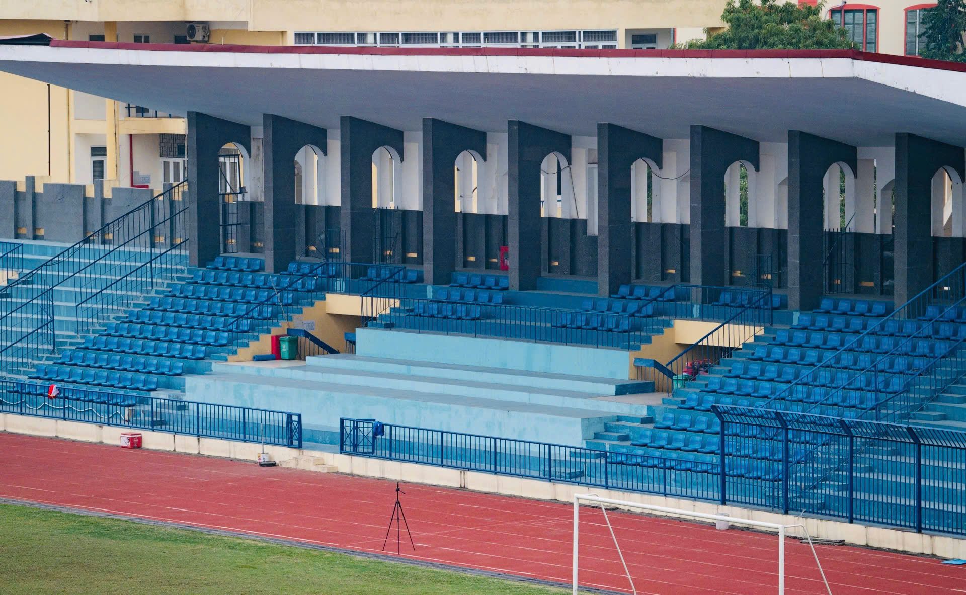 SÂN VẬN ĐỘNG