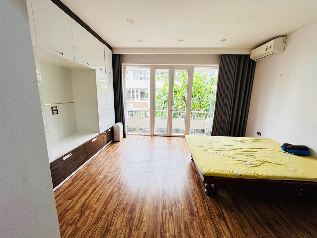 ban-nha-kdt-an-hung-83m2-thang-may-duong-35m-le-quang-dao