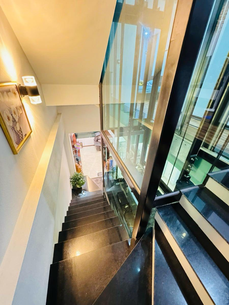 ban-nha-kdt-an-hung-83m2-thang-may-duong-35m-le-quang-dao